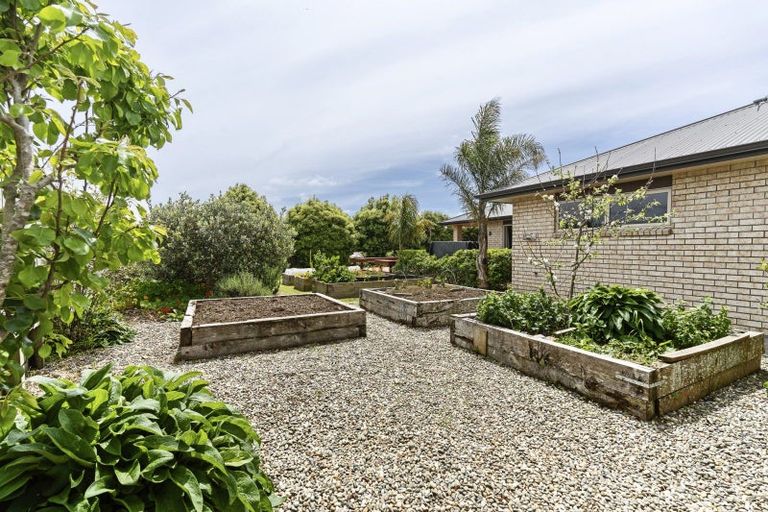 Photo of property in 3a Honeyfield Drive, Whalers Gate, New Plymouth, 4310