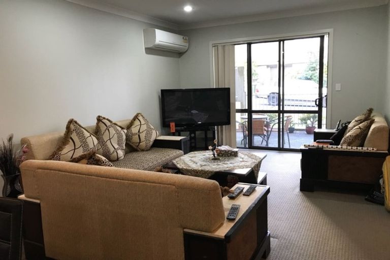 Photo of property in 2/132 Stancombe Road, Flat Bush, Auckland, 2016
