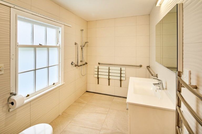 Photo of property in 3 Cheviot Road, Lowry Bay, Lower Hutt, 5013