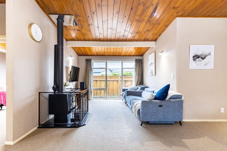 Photo of property in 8 Woodstock Place, Hokowhitu, Palmerston North, 4410