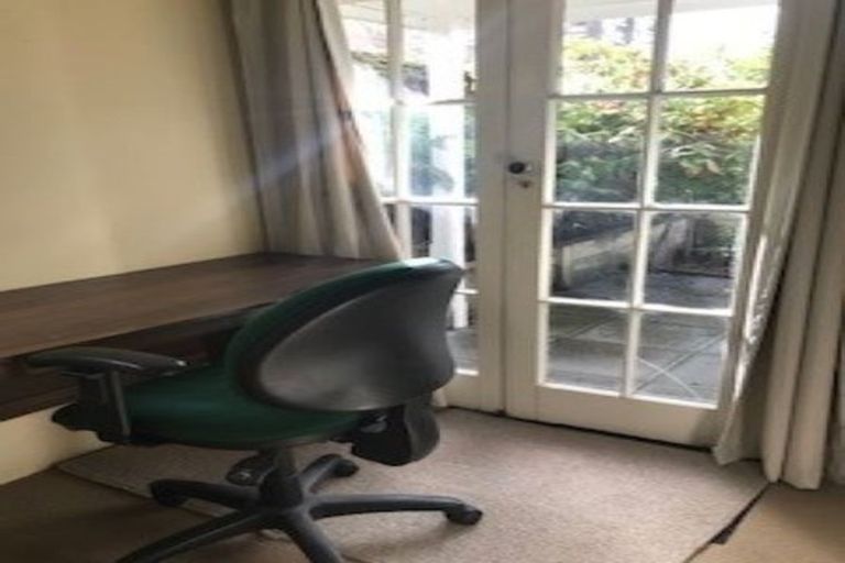 Photo of property in 8 Newman Terrace, Thorndon, Wellington, 6011