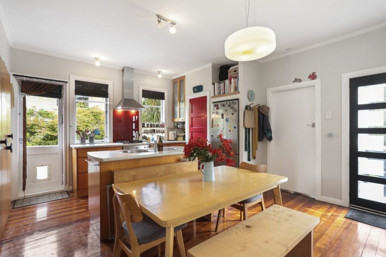 Photo of property in 18 Derwent Crescent, Titirangi, Auckland, 0604