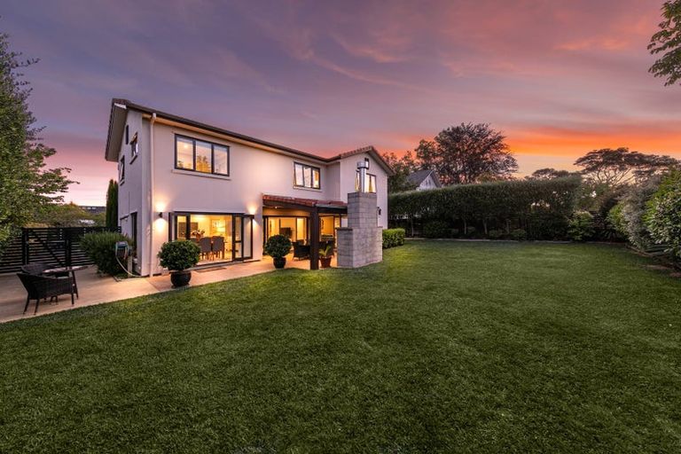 Photo of property in 2 Birchwood Grove, Greenhithe, Auckland, 0632