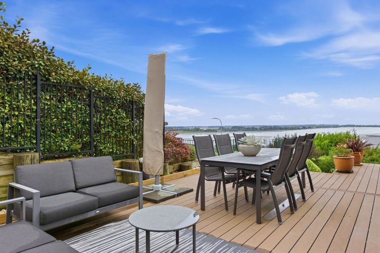 Photo of property in 20 Maffeys Road, Mount Pleasant, Christchurch, 8081