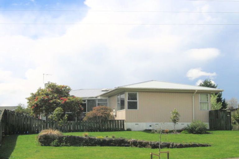 Photo of property in 19 Tennyson Drive, Owhata, Rotorua, 3010