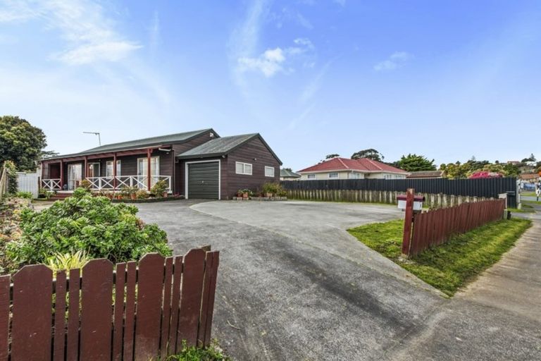 Photo of property in 17 Edgewater Drive, Pakuranga, Auckland, 2010