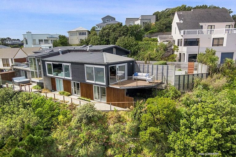 Photo of property in 6 Zaida Way, Maupuia, Wellington, 6022