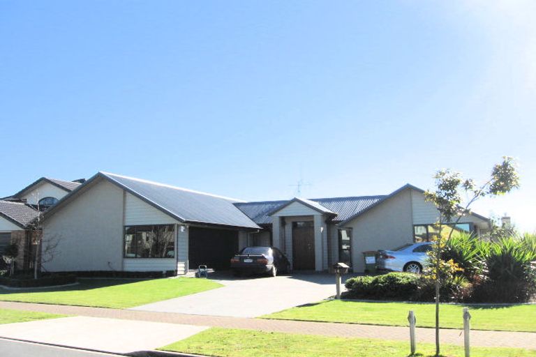 Photo of property in 14 Nielsen Gardens, Rototuna, Hamilton, 3210