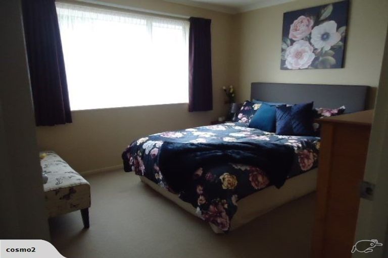 Photo of property in 35 Boston Parade, Kelvin Grove, Palmerston North, 4414