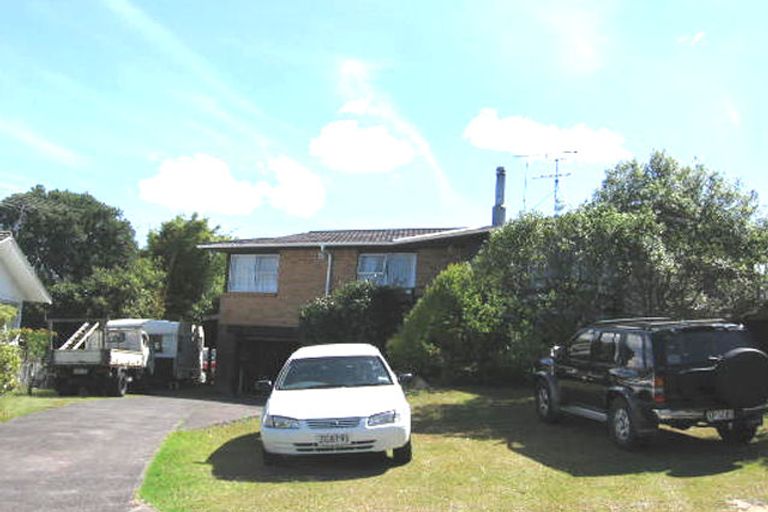 Photo of property in 1 Kapiti Place, Sunnynook, Auckland, 0620