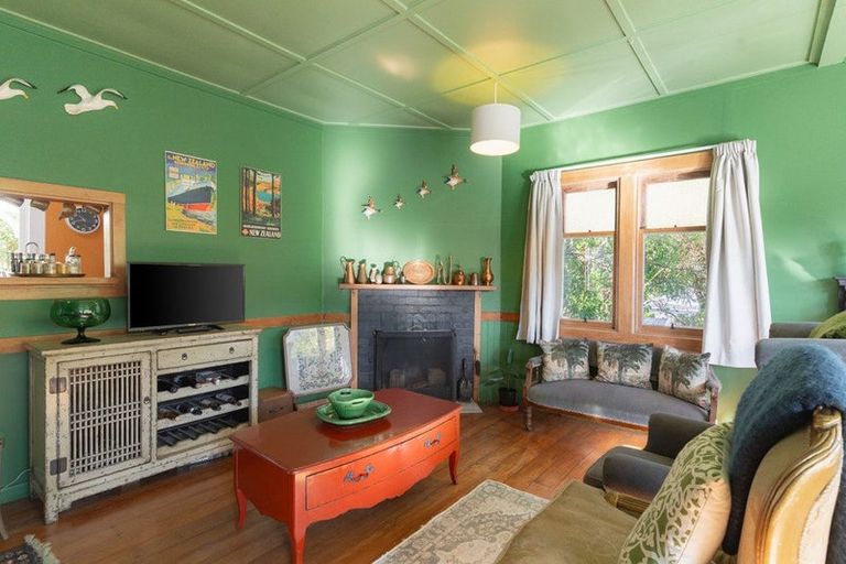 Photo of property in 17a Taranaki Street, Picton, 7220