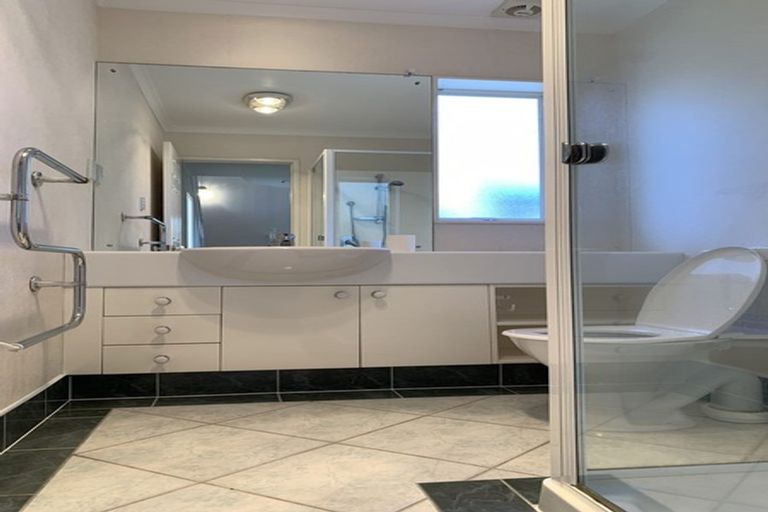 Photo of property in 41 Corta Bella Place, Golflands, Auckland, 2013