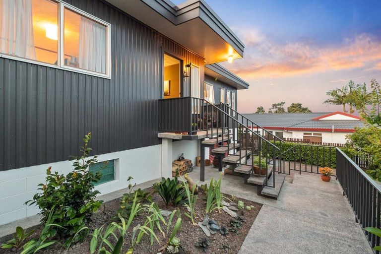 Photo of property in 22 Widmore Drive, Massey, Auckland, 0614