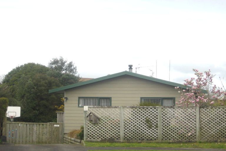 Photo of property in 15 Hamua Place, Waitara, 4320