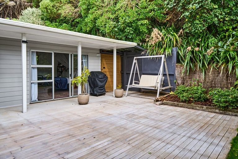 Photo of property in 20 Muri Road, Pukerua Bay, 5026