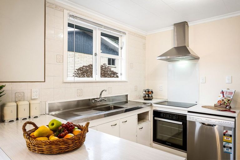 Photo of property in 2 Monterey Place, Totara Park, Upper Hutt, 5018