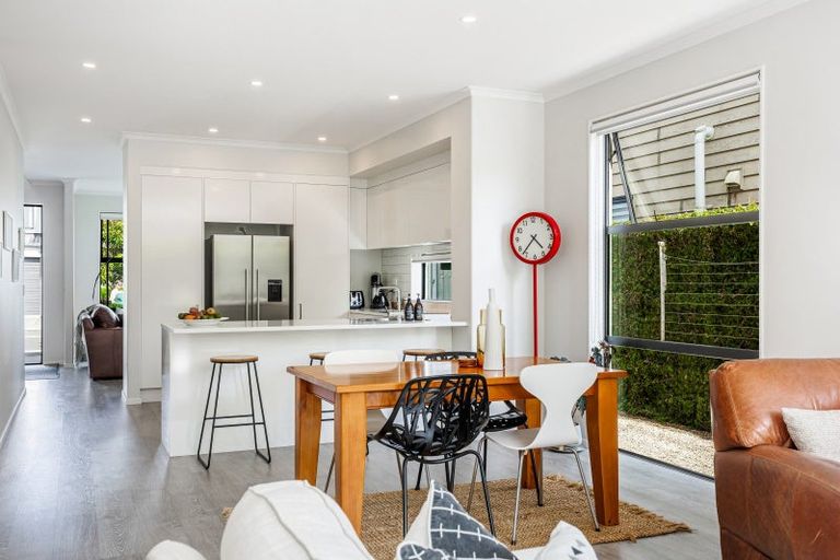 Photo of property in 16 Sacred Kingfisher Road, Hobsonville, Auckland, 0616