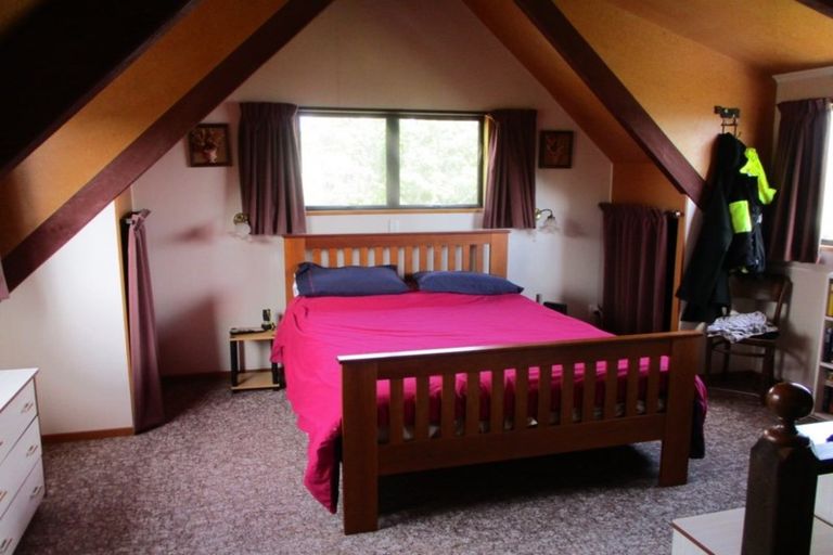 Photo of property in 15 Ivy Terrace, Moana, 7872