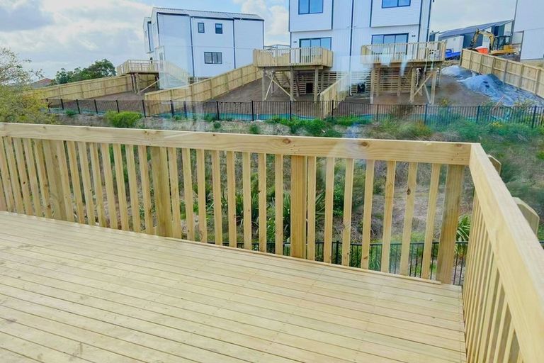 Photo of property in 41b Crestview Rise, Papakura, 2110