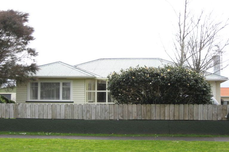 Photo of property in 6 Smith Road, Merrilands, New Plymouth, 4312