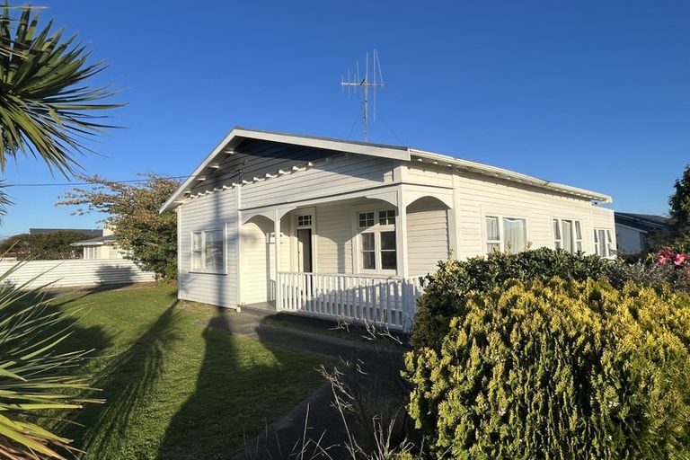 Photo of property in 2 Coley Street, Foxton, 4814