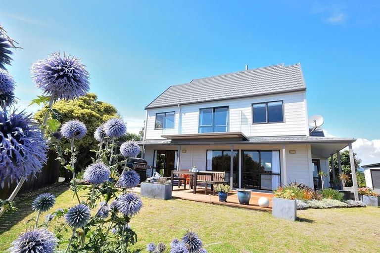 Photo of property in 13 Pine Ridge Terrace, Waikanae Beach, Waikanae, 5036