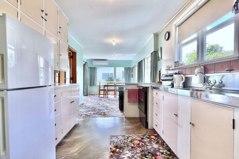 Photo of property in 3 Roberts Street, Tawa, Wellington, 5028