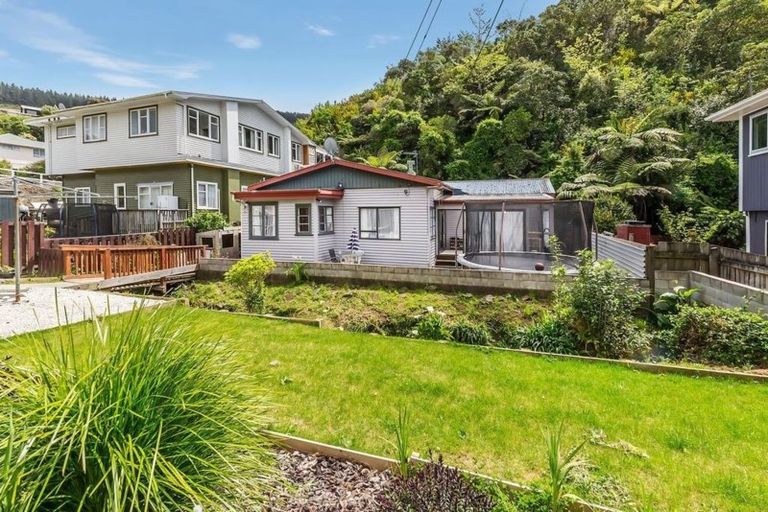 Photo of property in 42 Lincoln Avenue, Tawa, Wellington, 5028