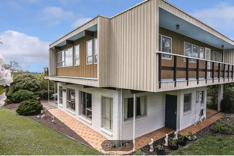 Photo of property in 28 Cyclarama Crescent, Massey, Auckland, 0614