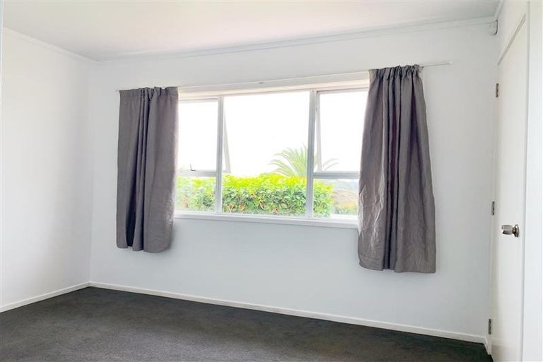 Photo of property in 2 Eyre Street, Henderson, Auckland, 0612