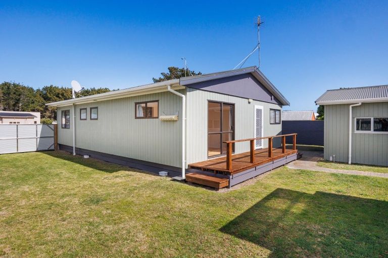 Photo of property in 65 Himatangi Street, Himatangi Beach, Foxton, 4891