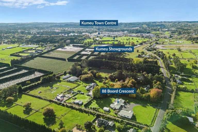Photo of property in 88 Boord Crescent, Kumeu, 0891