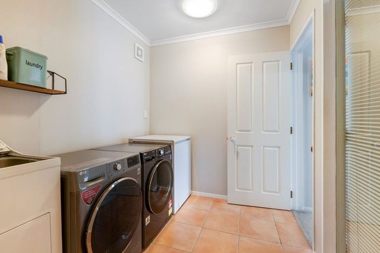 Photo of property in 4 Westminster Gardens, Unsworth Heights, Auckland, 0632
