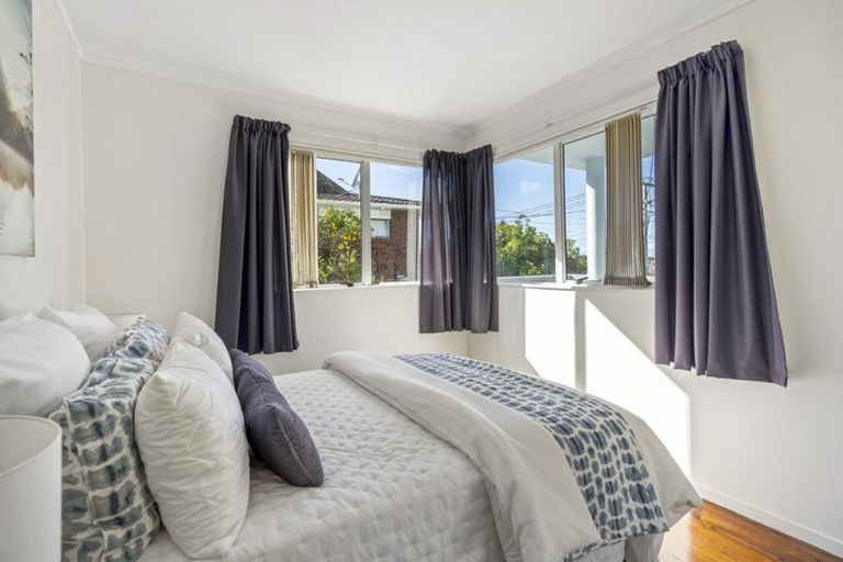 Photo of property in 1/23 Kiteroa Terrace, Rothesay Bay, Auckland, 0630