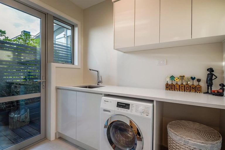 Photo of property in 13a Parr Terrace, Castor Bay, Auckland, 0620