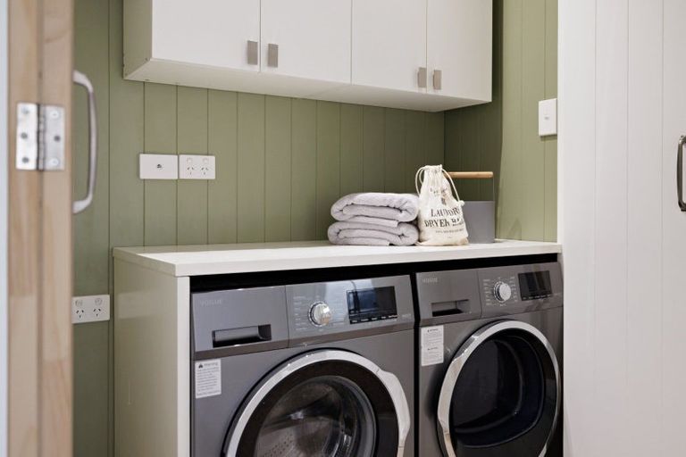 Photo of property in 384b Devonport Road, Tauranga South, Tauranga, 3112