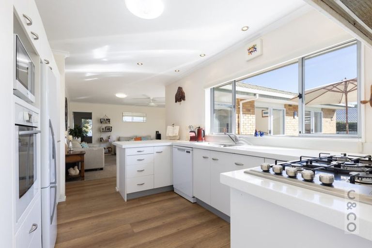 Photo of property in 2 Applemoors Way, Riverhead, 0820