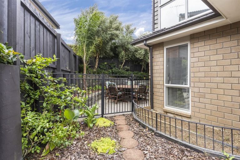 Photo of property in 1 Citation Way, Botany Downs, Auckland, 2010