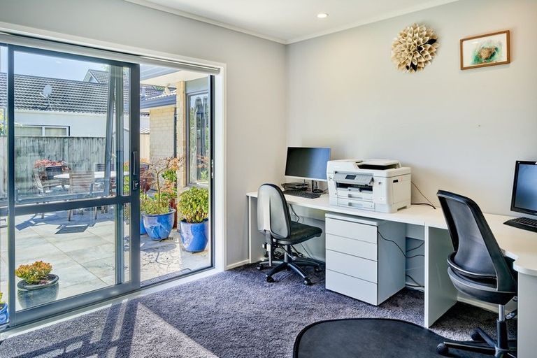 Photo of property in 180d Raumati Road, Raumati Beach, Paraparaumu, 5032