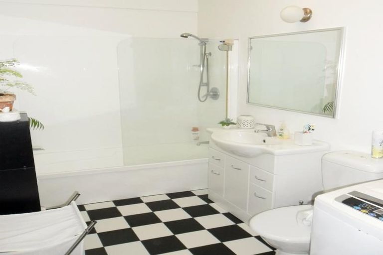 Photo of property in 32 Buckingham Street, Melrose, Wellington, 6023