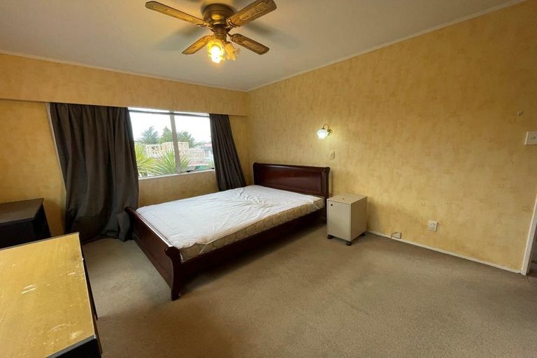 Photo of property in 11 Kathleen Street, Totara Vale, Auckland, 0627