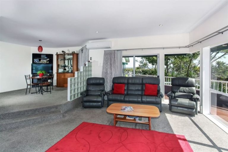 Photo of property in 327 Kaipara Road, Papakura, 2582