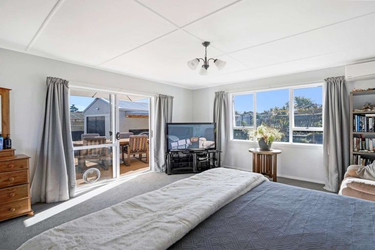 Photo of property in 22 Egmont Street, Castlecliff, Whanganui, 4501