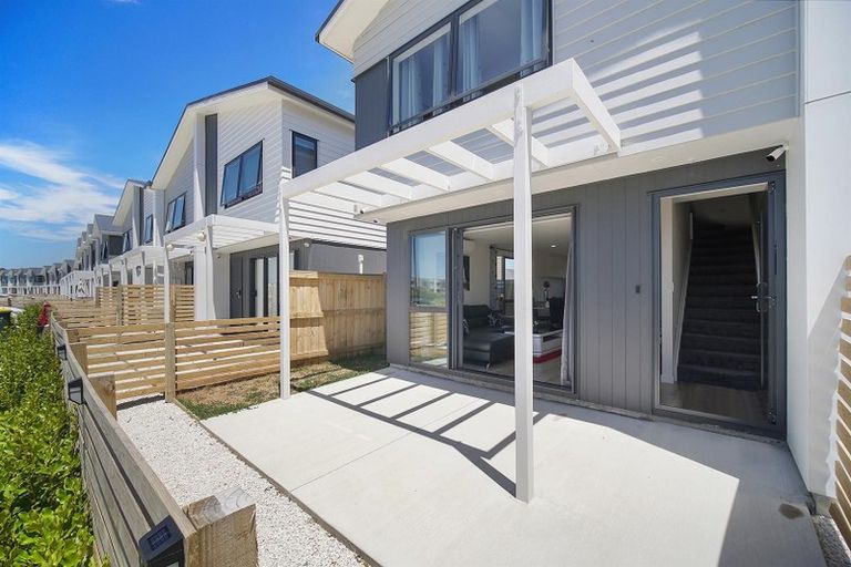Photo of property in 67a Soaring Bird Drive, Takanini, 2112