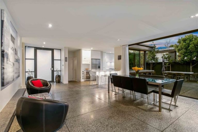 Photo of property in 4a Norwood Road, Bayswater, Auckland, 0622