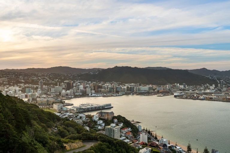 Photo of property in 34 Lookout Road, Roseneath, Wellington, 6021