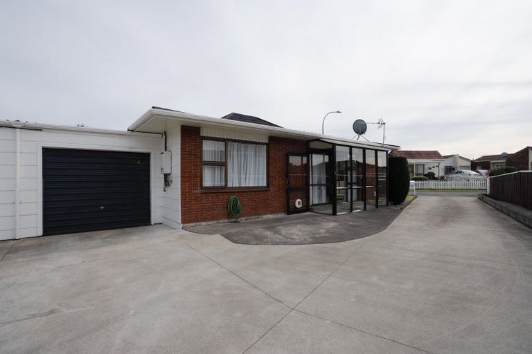 Photo of property in 10 Kapui Place, Waitara, 4320