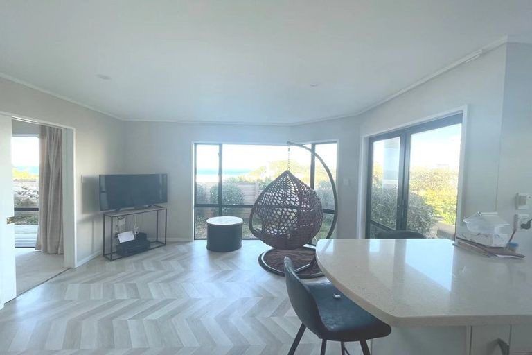 Photo of property in 10b Beach Road, Castor Bay, Auckland, 0620