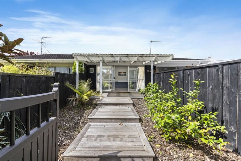 Photo of property in 1/33 Bramley Drive, Farm Cove, Auckland, 2012