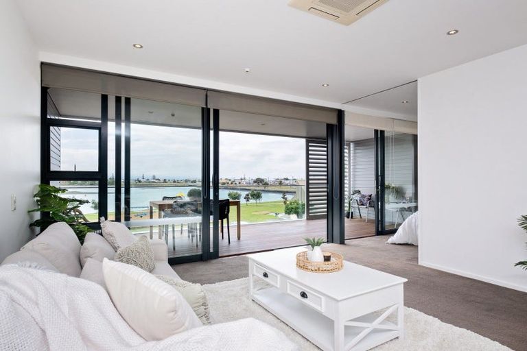 Photo of property in 306/7 Humber Street, Pandora, Napier, 4110